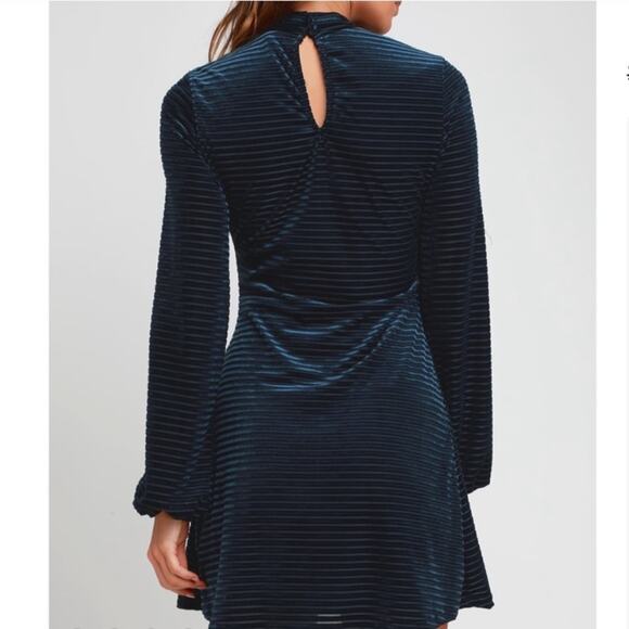 Lulus Ticket to Chic navy blue striped velvety dress size Extra Small XS NWT - Picture 2 of 15